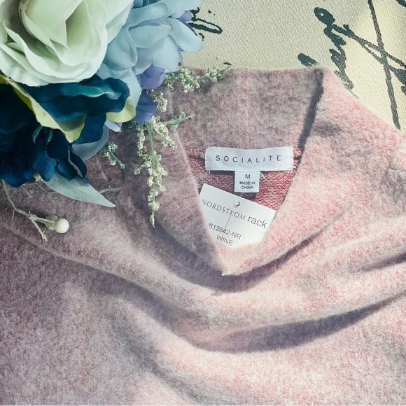 🏷️ 4/$25 NWT Socialite Super Soft Brushed Mock Neck Pullover Sweater in Wine M - Picture 7 of 7